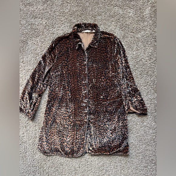 SOFT SURROUNDINGS Icon Silk Velvet Poets Tunic Top. Color: Natural Animal - Picture 5 of 11